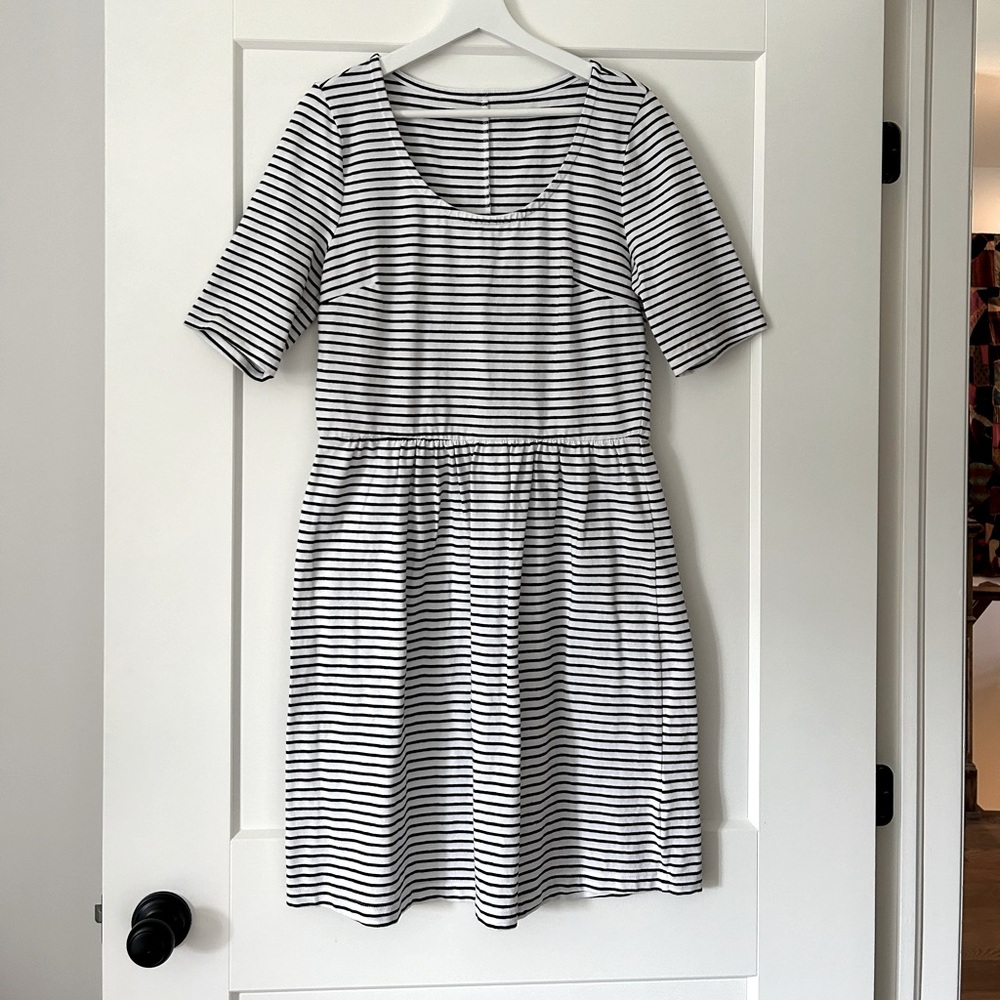 Striped Scoop Neck Cotton Dress - Black & White